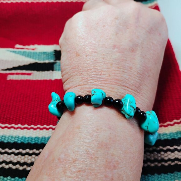 Chunky Rough Polished Natural Turquoise & Black Beaded Stretch Bracelet - Picture 2 of 7